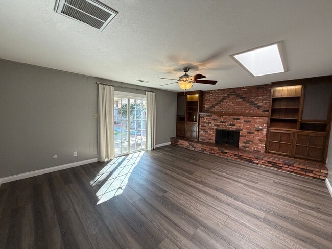 Building Photo - 3 Bedroom Single Story Home Available Near Louisiana Blvd NE & Candelaria Rd NE!