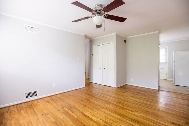 Building Photo - Charming 2BR Condo in Greensboro