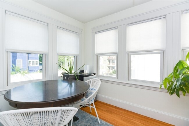 Building Photo - 48 Farquhar St