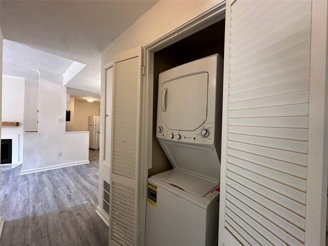 Building Photo - 2125 Augusta Dr