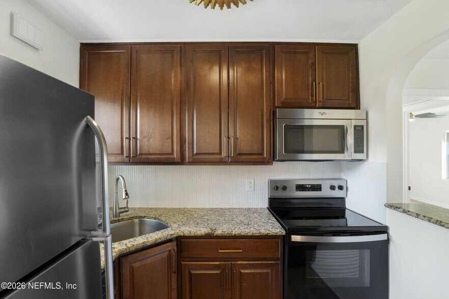 Building Photo - 5236 River Forest Dr