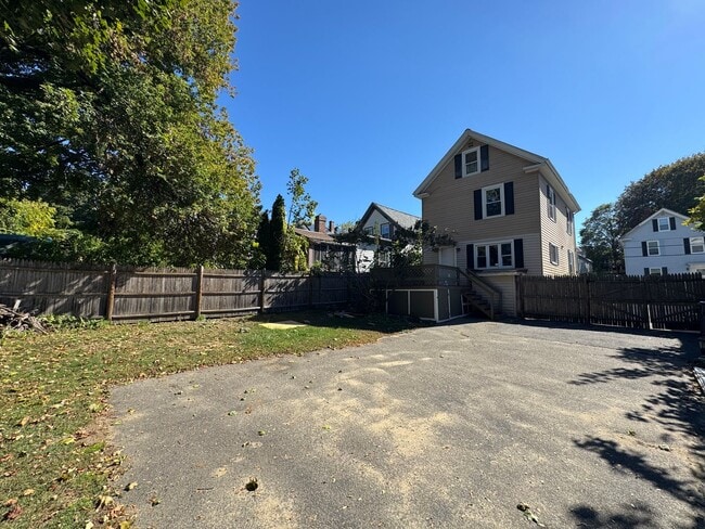 Building Photo - Spacious 4-Bedroom Home with Upgrades and ...