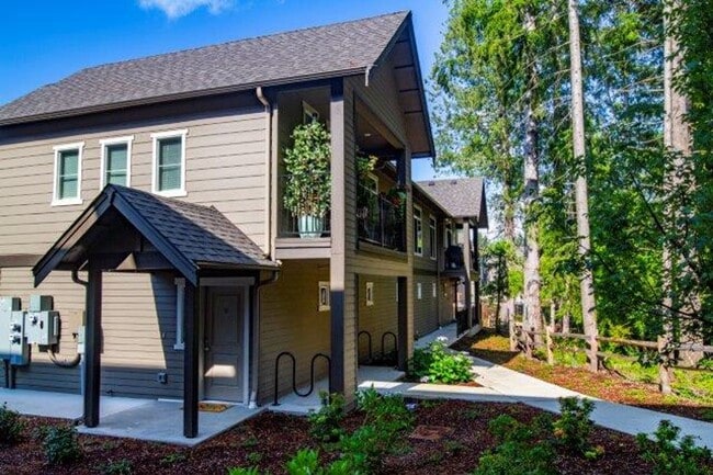 Building Photo - 1 bedroom Townhome with attached garage