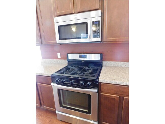 Building Photo - 7636 Oakridge Trail