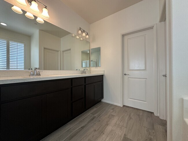 Building Photo - 5617 Buckthorn Ct