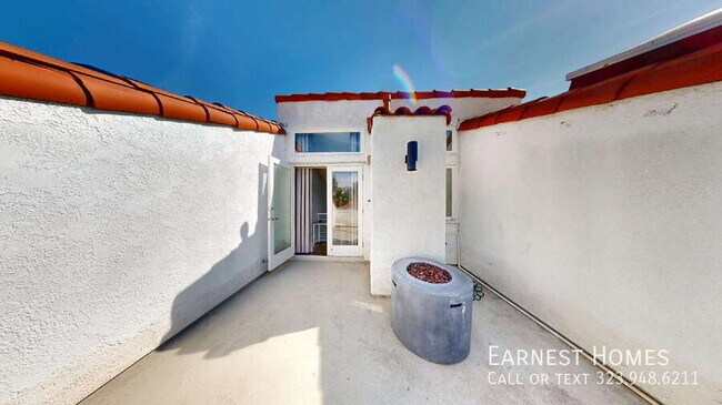 Building Photo - 849 N Sweetzer Ave