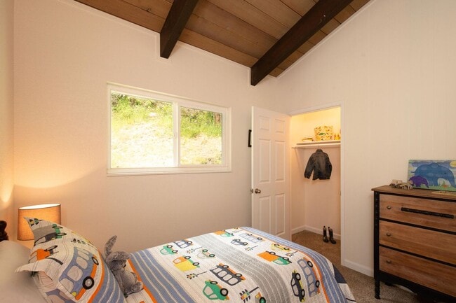 Building Photo - Modern Bayside Retreat – Renovated 3 Bed +...