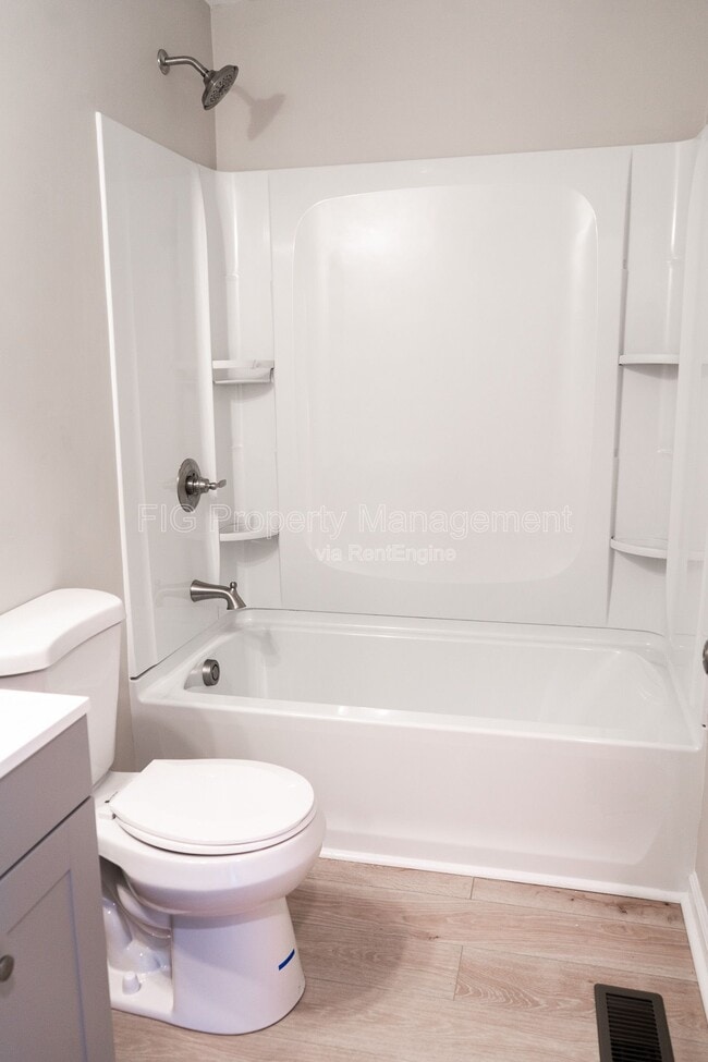 Building Photo - 614 Hillview Rd