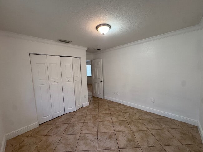 Building Photo - 5900 SW 26th St