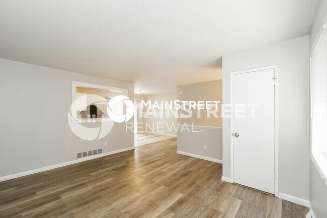 Building Photo - 3 Bedroom Pet-Friendly Home in Grandview, ...