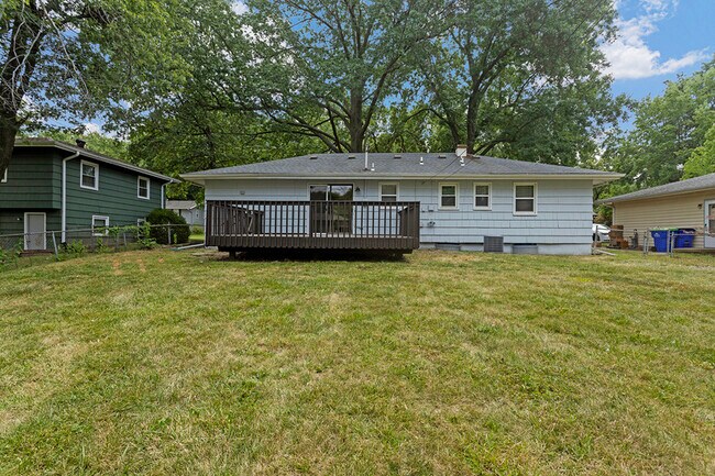 Building Photo - 622 NW Kay Dr