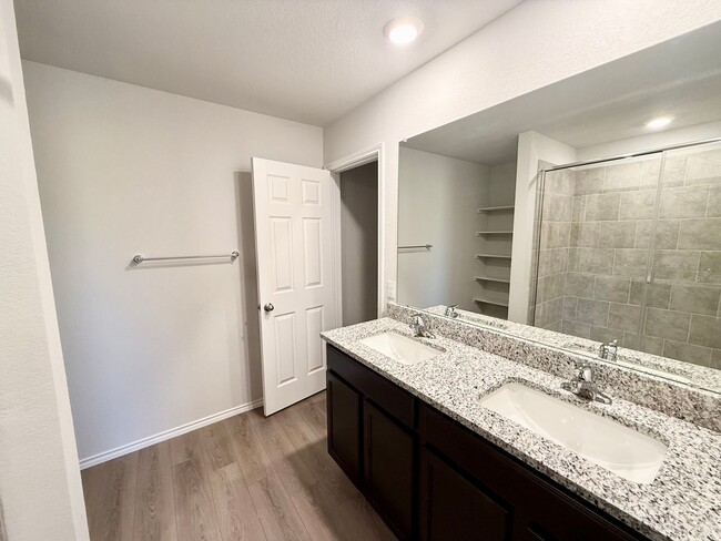 Building Photo - Brand-new 3-bedroom, 2-bathroom home in Lo...