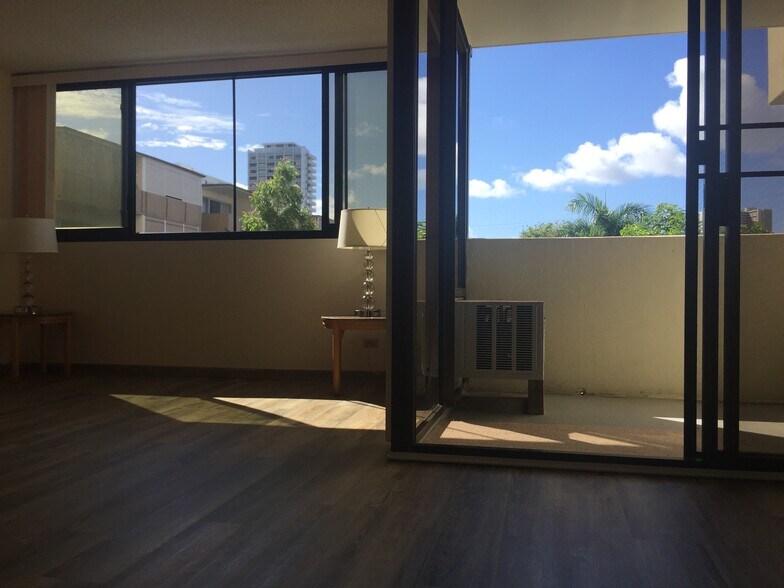 Building Photo - 1571 Piikoi St