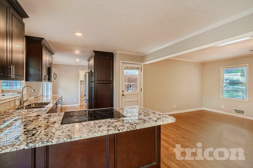 Building Photo - 2054 North Rd SW