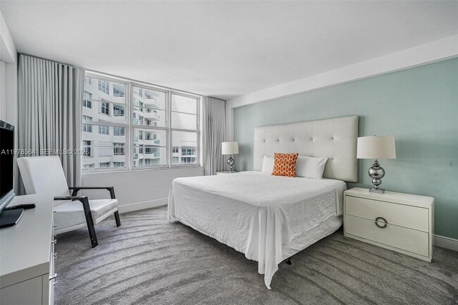 Building Photo - 5101 Collins Ave