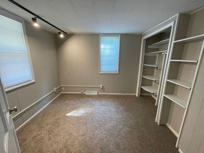 Building Photo - Roommate wanted to share charming cottage nestled in the woods!