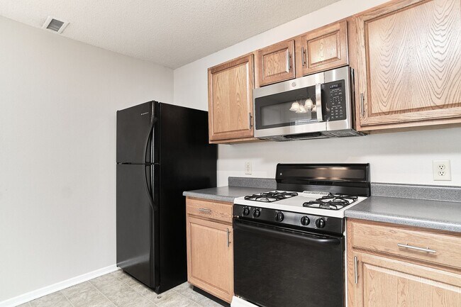 Building Photo - 3 BD + Loft in HSE Schools!