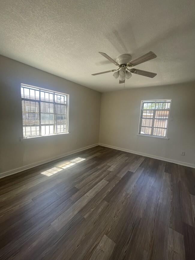 Building Photo - 7095 Alameda Ave