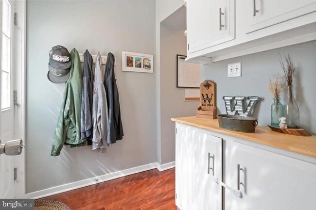 Building Photo - 2016 Oakford St