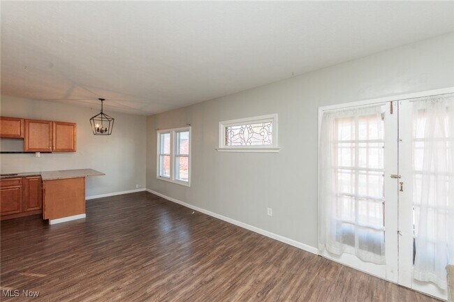 Building Photo - 2035 Chesterland Ave