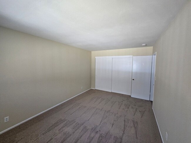 Building Photo - 341 Woodland Pl