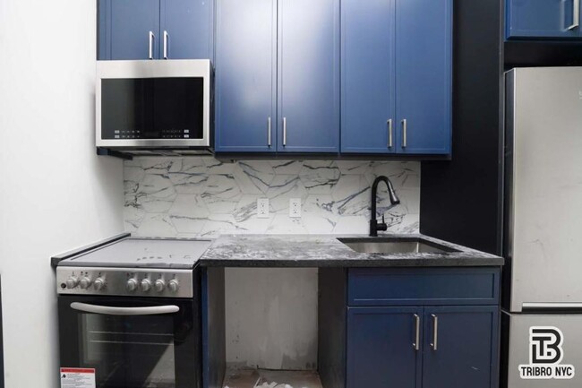 Building Photo - 1 bedroom in BROOKLYN NY 11206