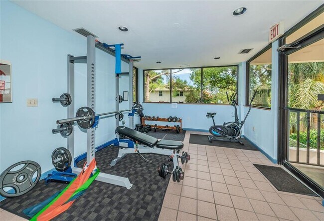 Building Photo - 300 S Florida Ave