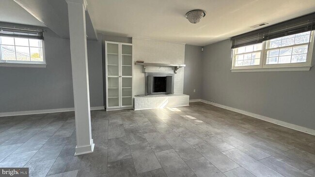 Building Photo - 297 Kesselring Ave