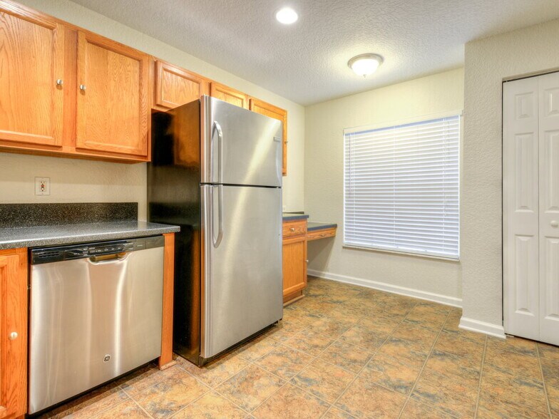 Building Photo - 125 Pennock Landing Cir