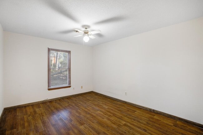 Building Photo - 205 Corey Ct