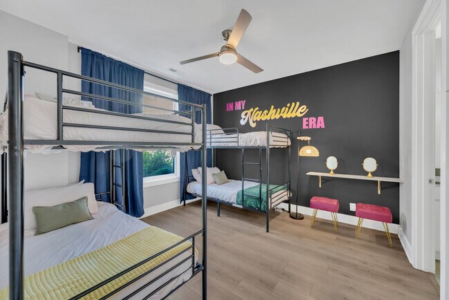 Building Photo - 516 27th Ave N