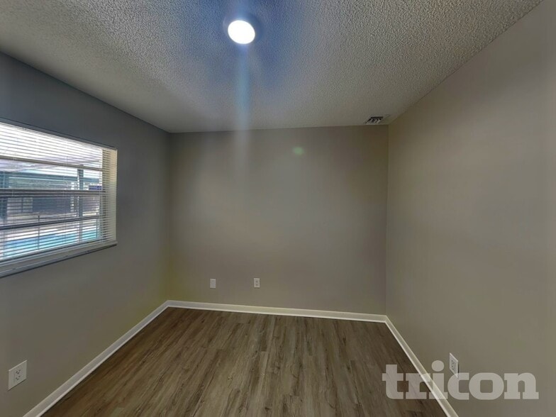 Building Photo - 120 N Alderwood St