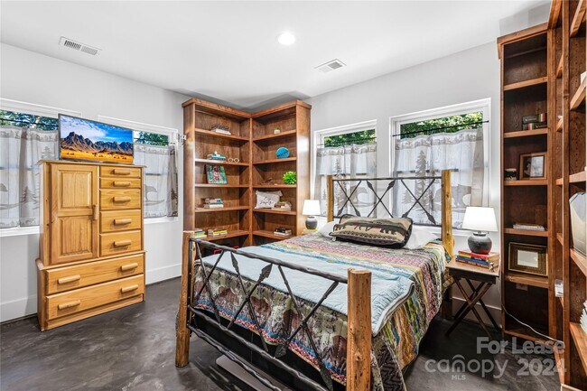 Building Photo - 49 Castle Ct