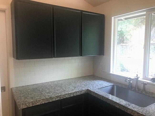 Building Photo - Great House for Rent