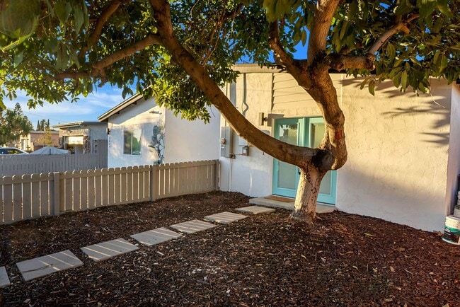 Building Photo - ? Modern Studio in National City – Furnish...