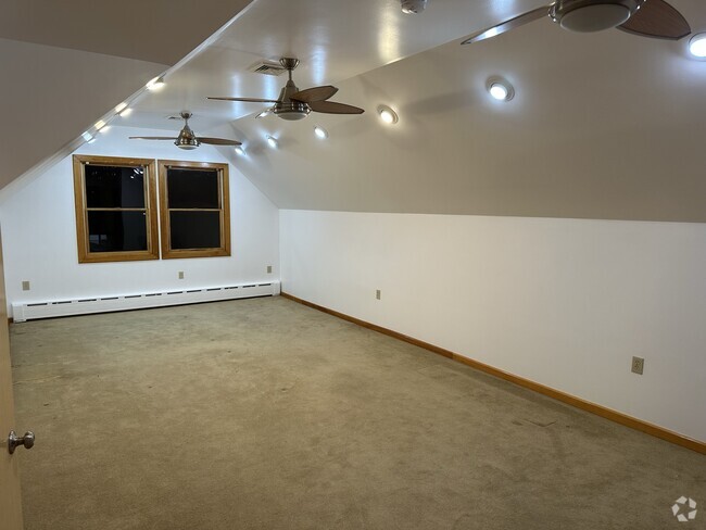 Building Photo - 160 6th Ave