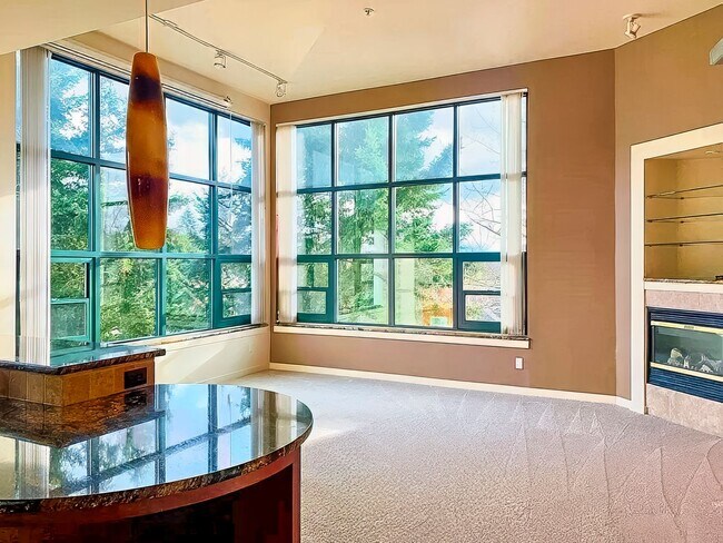 Building Photo - Penthouse condo in the ideal location in t...