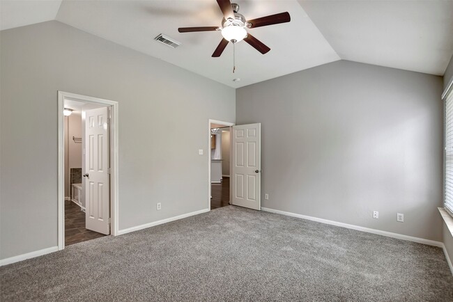 Building Photo - 1930 Greenbriar Colony Dr