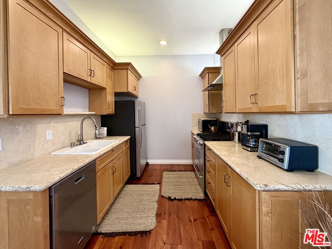 Building Photo - 3950 Las Flores Canyon Rd