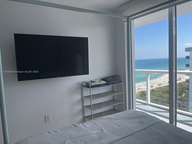 Building Photo - 2457 Collins Ave