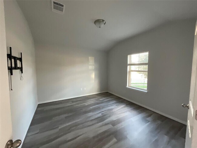 Building Photo - 1629 Dubiel Dr