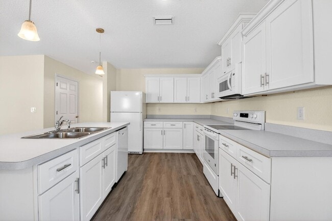 Building Photo - 857 W 3rd St