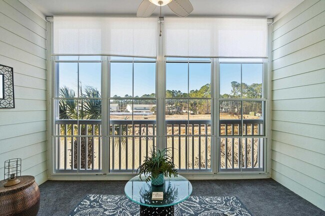 Building Photo - 4140 Hibiscus Dr