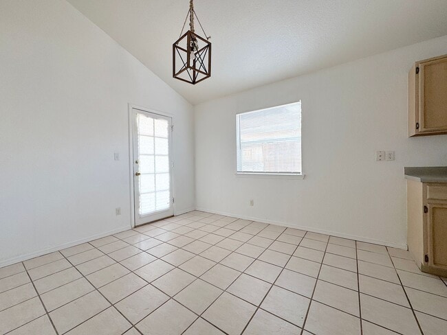 Building Photo - East El Paso 3 bed Refirg A/C