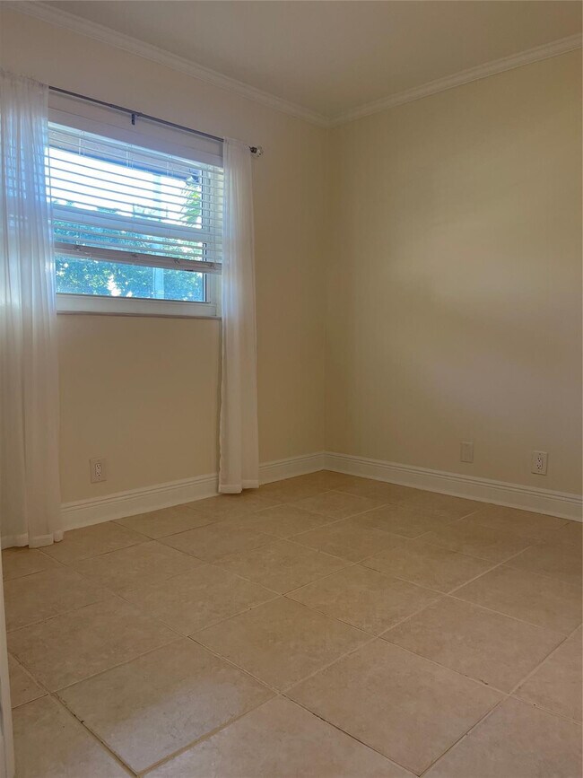 Building Photo - 2901 NE 51st St