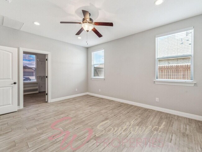 Building Photo - Stunning 5 bedroom, 3.5 bath in Elk Ridge Estates!