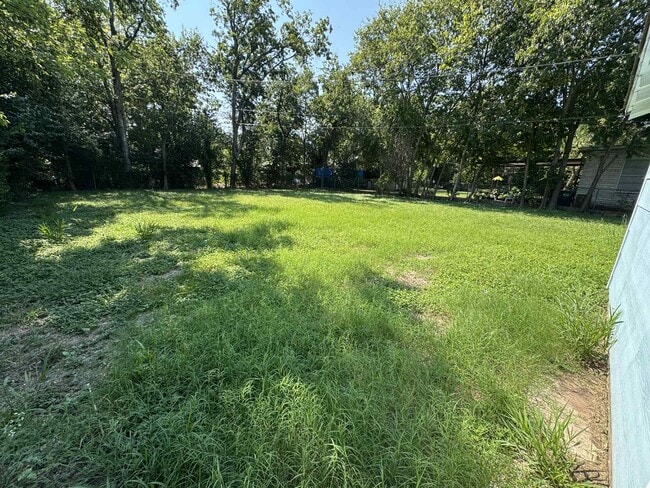 Building Photo - 3708 Sleeper Ave