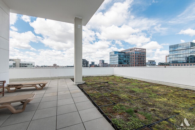 Building Photo - 901 W Madison St