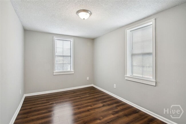 Building Photo - 1036 W 38th St