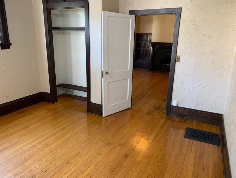 Building Photo - 1037 Jenifer St